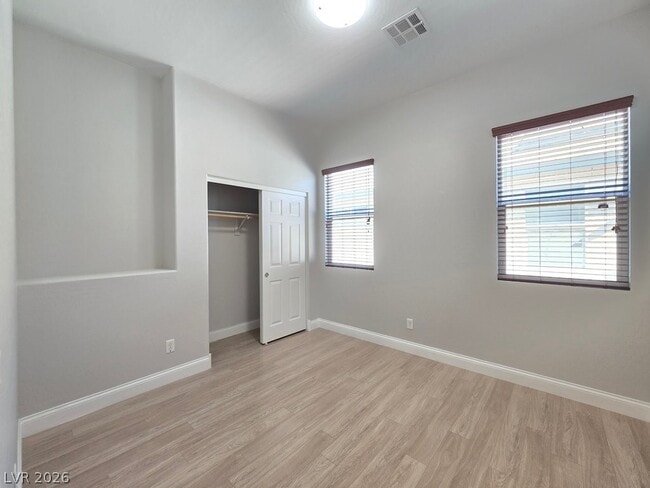 Building Photo - 8090 Ancient Oaks Ave