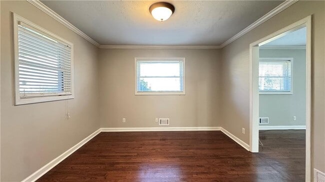 Building Photo - 552 Sybil Ln SE