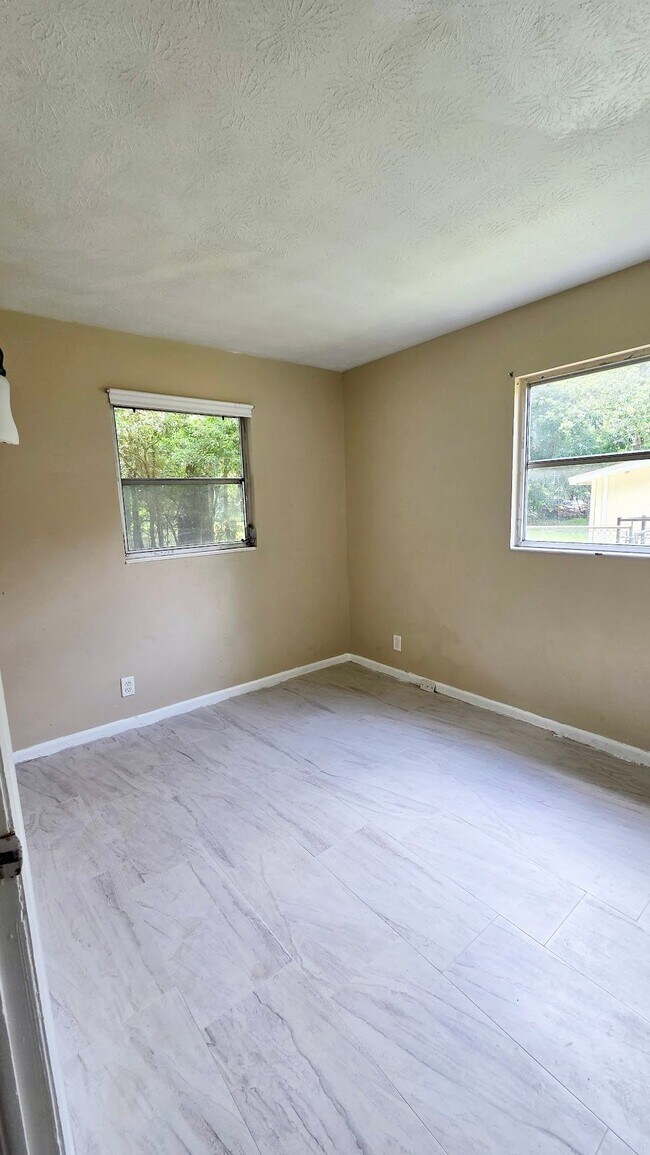 Building Photo - 4447 Melvin Cir W