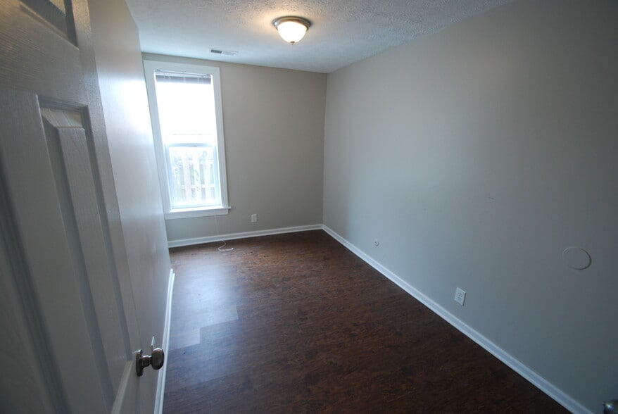 Building Photo - 452 W 3rd Ave