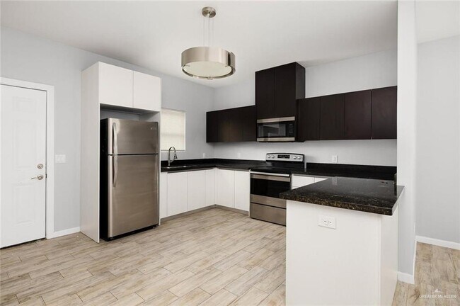 Building Photo - 9 Valeria St