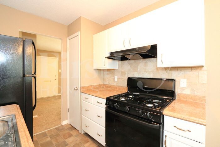 Building Photo - 2335 Bramble Ln