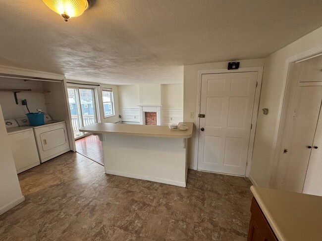 Building Photo - 35 Dinley St