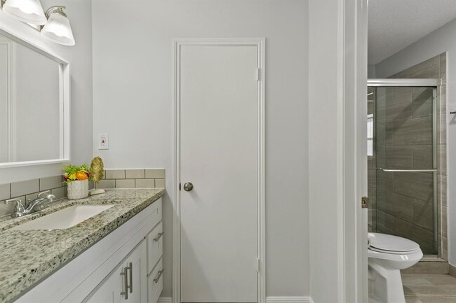 Building Photo - 2324 Shadowdale Dr