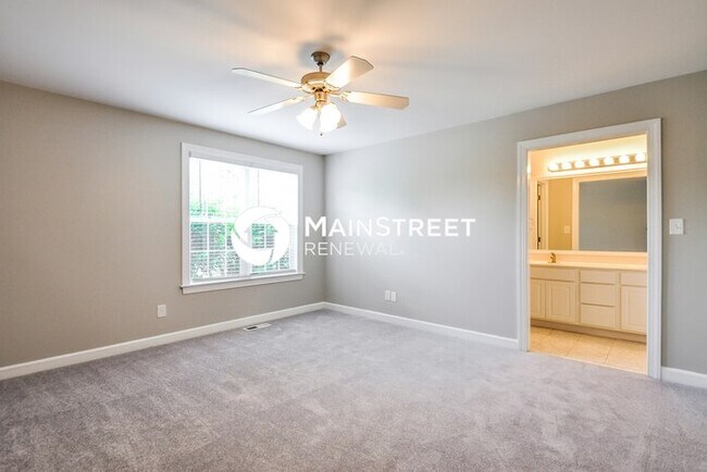 Building Photo - 4 Bedroom Pet-Friendly Home in Smithfield, NC with Main Street Renewal