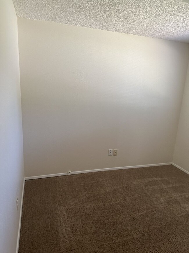 Building Photo - Three Bedroom Ranch with Large Yard!