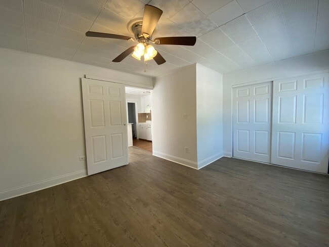 Building Photo - 30 N Primrose Dr