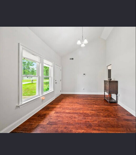 Building Photo - 4452 Elderwood Dr