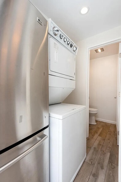 Building Photo - 4040 Grand View Blvd