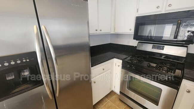 Building Photo - 2023 Lakeridge Cir