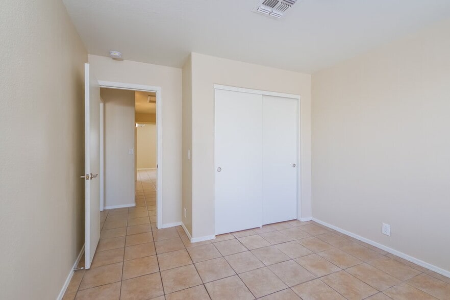 Building Photo - 6417 N 81st Dr