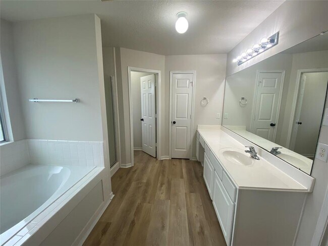 Building Photo - 5638 Sequin Dr