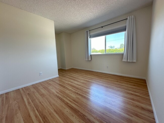 Building Photo - 10462 Sierra Cir