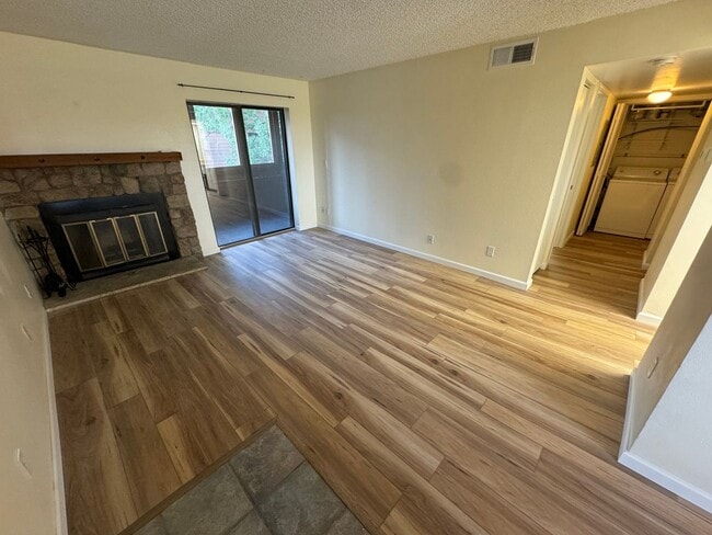 Building Photo - Centennial Lake Park Condo