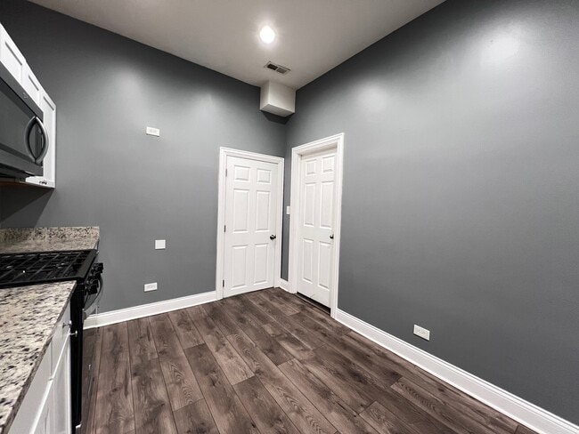 Building Photo - 7057 S Normal Blvd