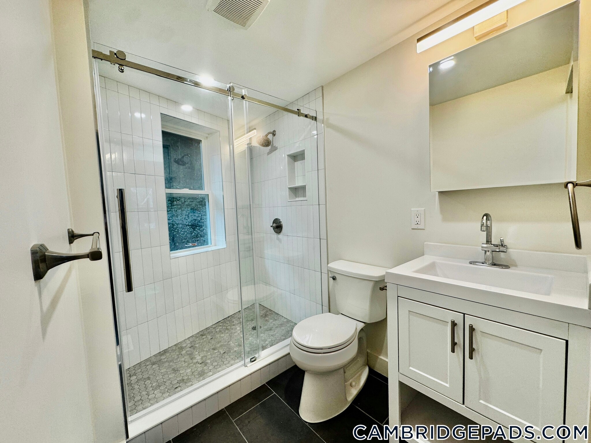 Building Photo - 38 Gibson St