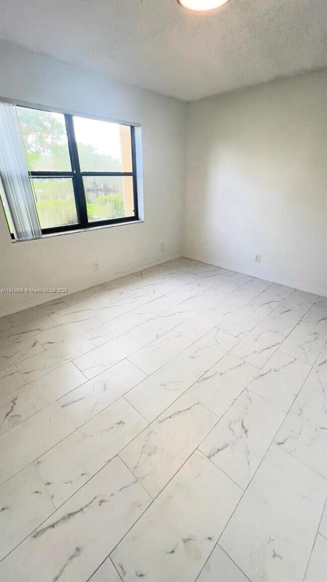 Building Photo - 11453 NW 39th Ct