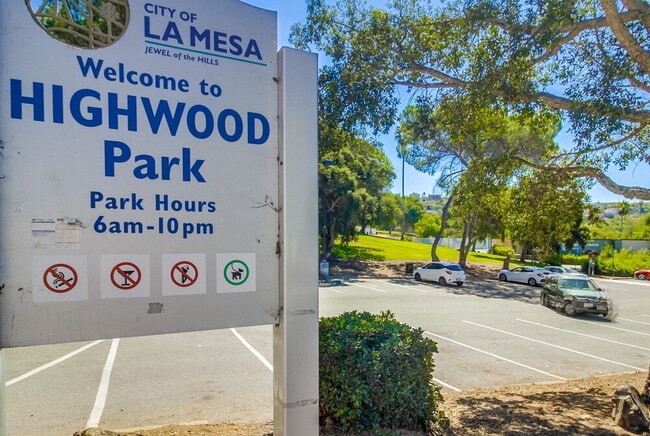 Building Photo - Welcome to your modern La Mesa townhome with solar!