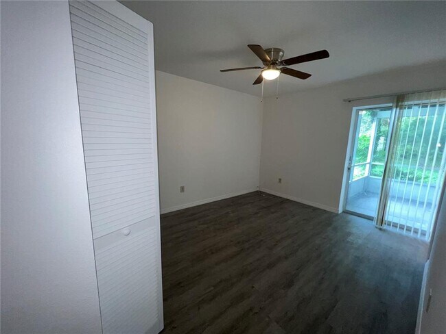 Building Photo - 3278 Jamestown St