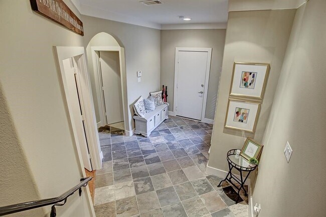 Building Photo - 246 Detering St