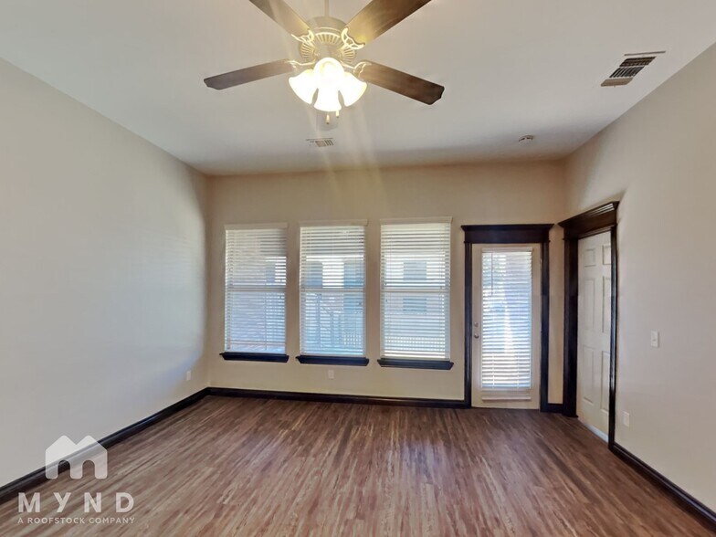 Building Photo - 1114 Merlin Dr