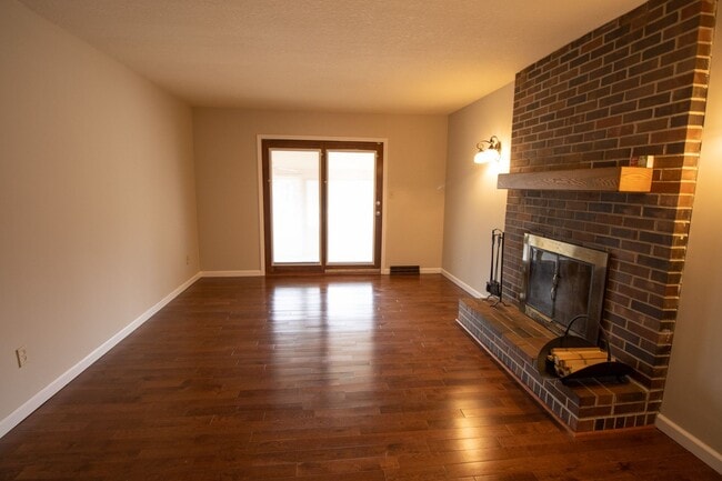 Building Photo - Cozy Spacious Home 4bd/3ba w garage