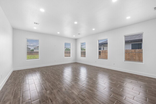 Building Photo - 323 Rd 5840