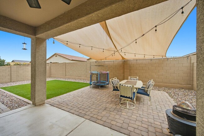 Building Photo - 21359 W Alvarado Rd