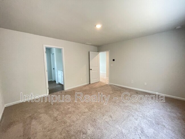 Building Photo - 693 Summerwood Ln