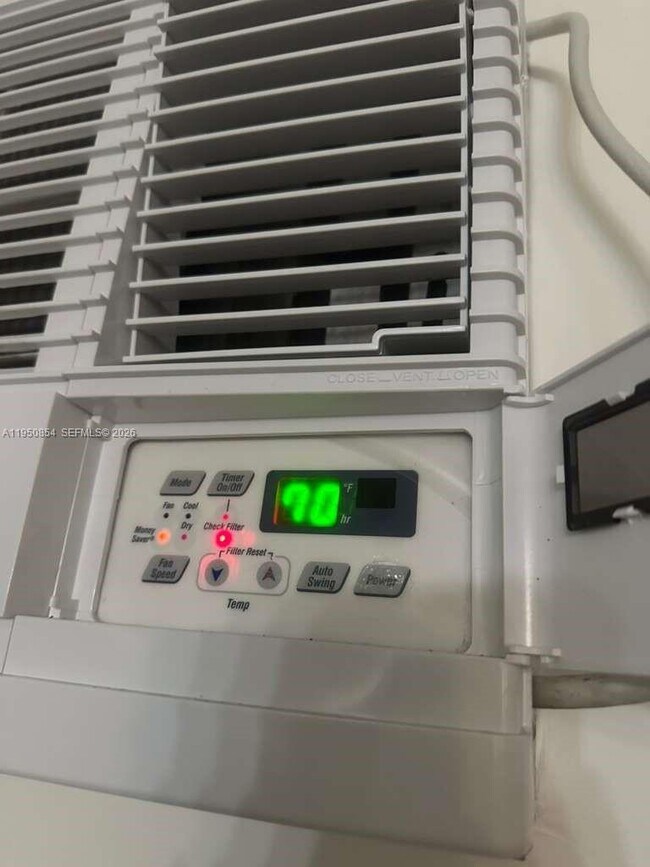 Building Photo - 2716 NE 30th Pl