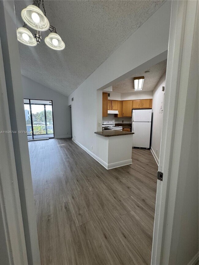 Building Photo - 213 Lake Pointe Dr