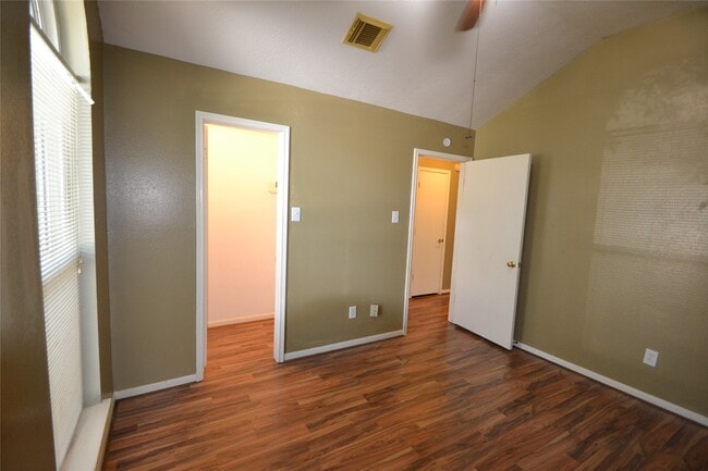 Building Photo - 2818 Russett Pl W
