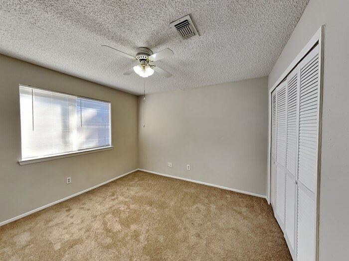 Building Photo - 16302 N Cross Dr