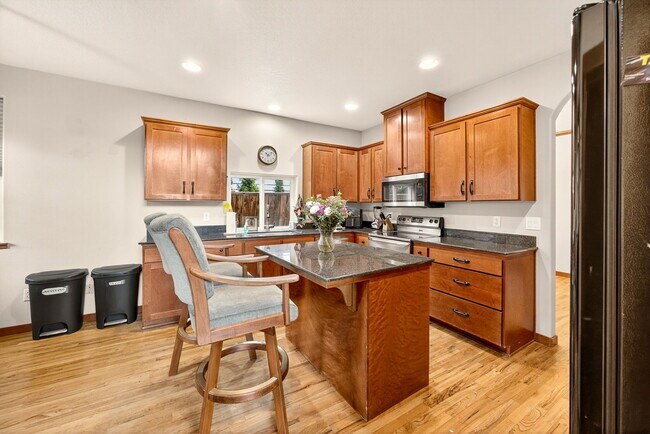 Building Photo - 1719 Lithia Way