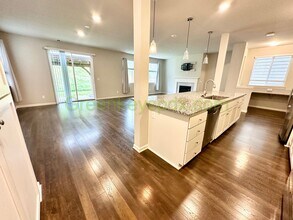 Building Photo - Amazing 2,306-square-foot house in Wood Village