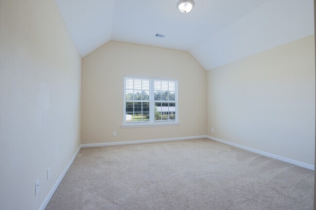 Building Photo - 678 Red Oak Ln