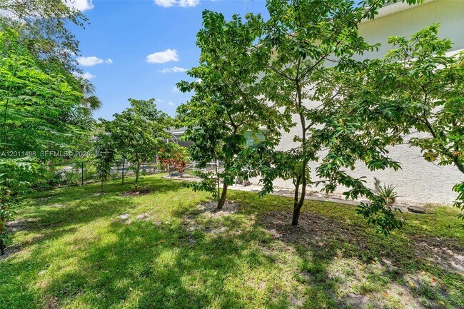 Building Photo - 1019 Egret Cir N