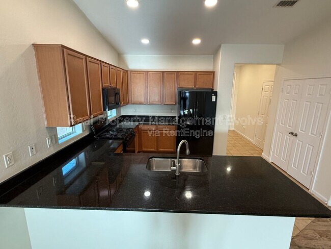 Building Photo - 36812 Yellowstone Dr