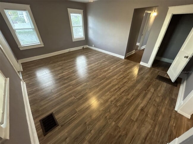 Building Photo - 620 5th Ave W