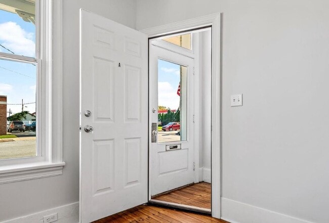 Building Photo - 119 N 4th St