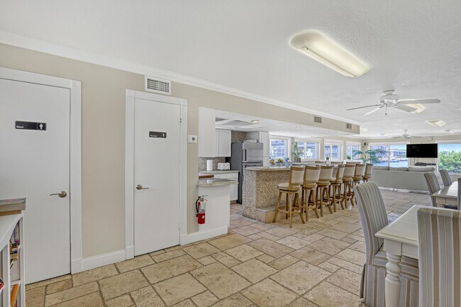 Building Photo - 1160 Hillsboro Mile