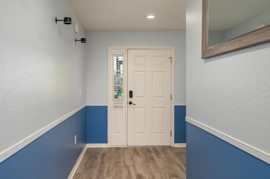 Building Photo - 501 Interlock St