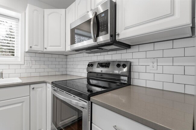 Building Photo - 8290 N Uplands Dr