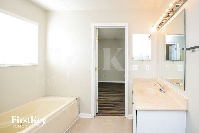 Building Photo - 445 Winterwood Dr