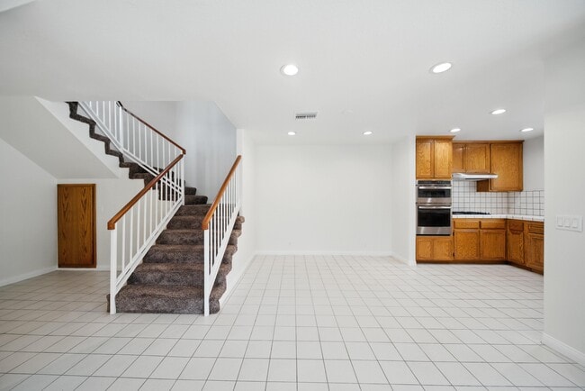 Building Photo - 357 N Pennsylvania Ave