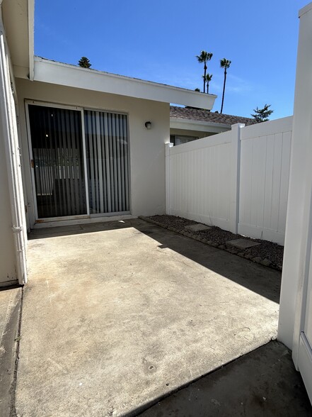 Building Photo - 3755 Vista Campana N