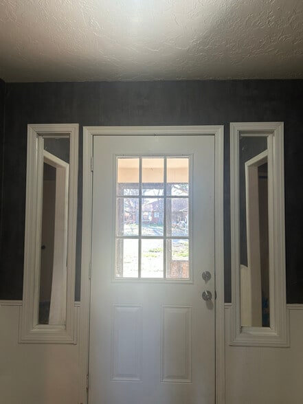 Building Photo - 606 W Ridge Dr