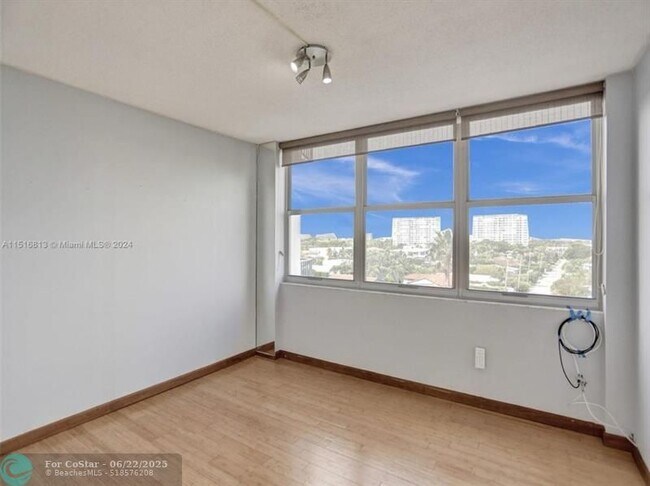 Building Photo - 11930 N Bayshore Dr
