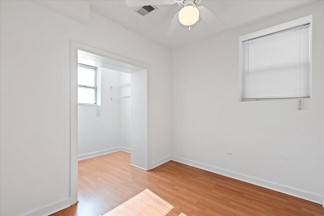 Building Photo - 3700 N Sheffield Ave