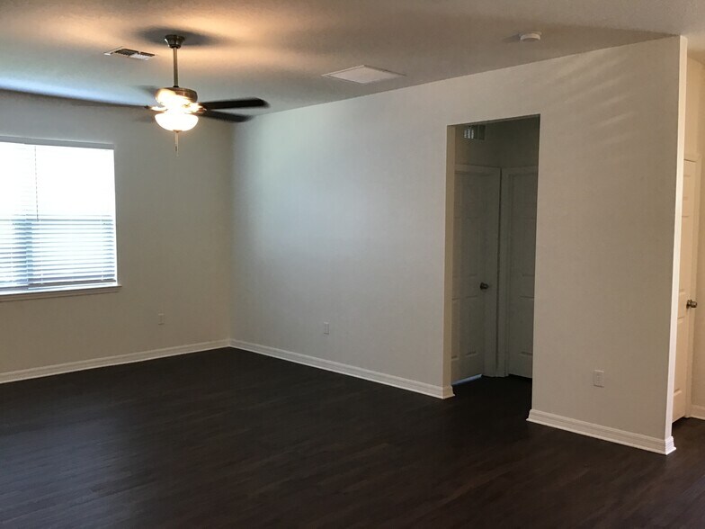 Building Photo - 3429 Soaring Dr